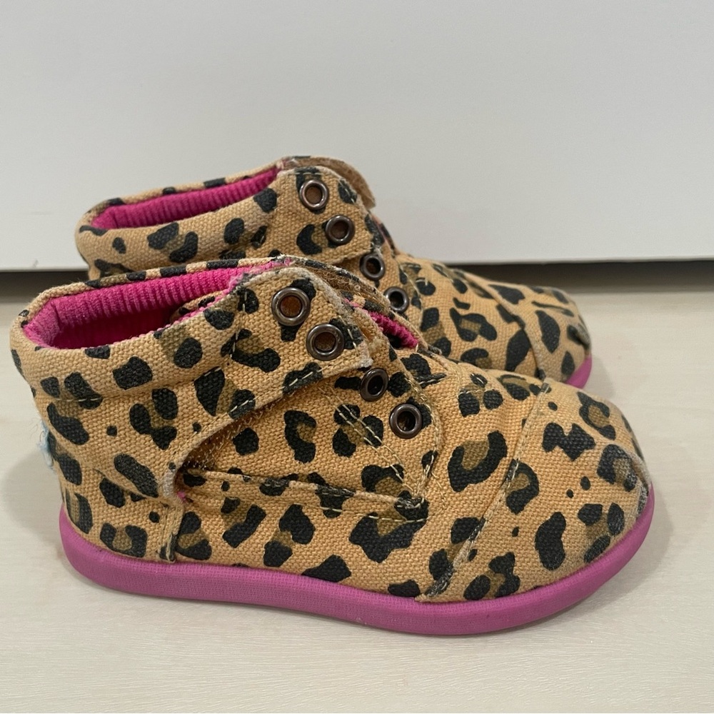 Toms Tiny Toddler Leopard Print Canvas Boots w/ Pink Details Size Toddler 6 - Picture 2 of 13